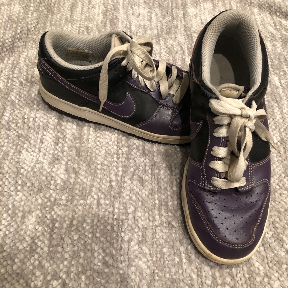 Nike leather black and purple lowtop sneakers